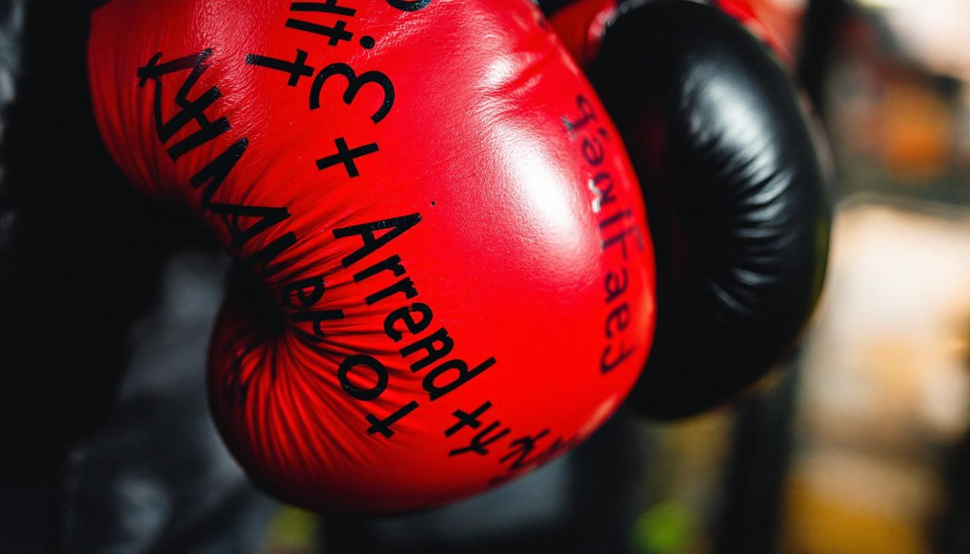 Comment choisir le bon équipement de frappe pour débutants ?